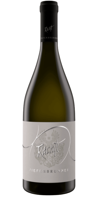 <h2>Tiefenbrunner Vigna Rachtl Sauvignon Blanc Riserva DOC<h2> <h3>Südtiroler Sauvignon Blanc DOC Riserva Vigna Rachtl Tiefenbrunner in vendita da Mair Mair.</h3> <p>Il Sauvignon Blanc Riserva Vigna Rachtl di Tiefenbrunner è un vino che porta il Sauvignon a un livello di eleganza e complessità inaspettato. Proveniente da una singola, esclusiva vigna, questa Riserva esprime perfettamente la potenza minerale e la freschezza dell"Alto Adige, con un carattere ricco e persistente che lascia un"impressione duratura.</p> <h3>Origine e terroir</h3> <p>Le uve per il Vigna Rachtl provengono da un vigneto situato a circa 600 metri di altitudine, nel comune di Montagna, una zona che gode di un microclima ideale per il Sauvignon Blanc. I suoli sono composti da morene, ricchi di minerali e pietre che forniscono una buona drena­bilità, contribuendo a una maturazione uniforme delle uve. L"esposizione a sud e l"altitudine elevata permettono di ottenere uve di alta qualità, equilibrate tra freschezza e concentrazione.</p> <h3>Vitigni</h3> <p>Il Sauvignon Blanc Riserva Vigna Rachtl è ottenuto esclusivamente da uve Sauvignon Blanc. La vigna è coltivata a bassa densità e con tecniche di potatura che limitano i rendimenti, in modo da garantire una qualità massima e una concentrazione aromatica spiccata nelle uve.</p> <h3>Affinamento e vinificazione</h3> <p>La vendemmia avviene rigorosamente a mano, con una selezione accurata dei grappoli migliori. Dopo la pressatura soffice, il mosto fermenta in barrique di rovere, dove il vino matura per circa 12 mesi. Questo processo conferisce al Sauvignon Blanc una struttura maggiore e una complessità che lo distingue da altri Sauvignon. Dopo l'affinamento in legno, il vino riposa ulteriormente in bottiglia per armonizzarsi prima di essere rilasciato sul mercato.</p> <h3>Carattere e gusto</h3> <p>Nel bicchiere, il Vigna Rachtl si presenta di un giallo paglierino intenso, con riflessi dorati. Al naso, è ricco e complesso, con aromi di frutta esotica, come mango e papaia, seguiti da note di agrumi, fiori bianchi e un accenno di erbe aromatiche. La maturazione in legno aggiunge sfumature di vaniglia e leggero tostato. In bocca, il vino è corposo e strutturato, con una vivace acidità che bilancia la sua ricchezza. La mineralità salina conferisce una notevole freschezza e persistenza al finale, che è lungo e raffinato.</p> <h3>Abbinamenti, temperatura di servizio e momento ideale di consumo.</h3> <p>Il Sauvignon Blanc Riserva Vigna Rachtl si abbina perfettamente a piatti di pesce pregiati, crostacei, risotti cremosi, carni bianche e formaggi freschi o stagionati. Perfetto anche con piatti a base di erbe aromatiche o con piatti dal sapore deciso, come il formaggio di capra. La temperatura ideale di servizio è tra 10 e 12 gradi, in un ampio calice da bianco, per apprezzare appieno la sua complessità e freschezza. Grazie alla sua struttura e al lungo affinamento, questo Sauvignon Blanc ha un grande potenziale di invecchiamento e continuerà a evolversi positivamente per diversi anni.</p>